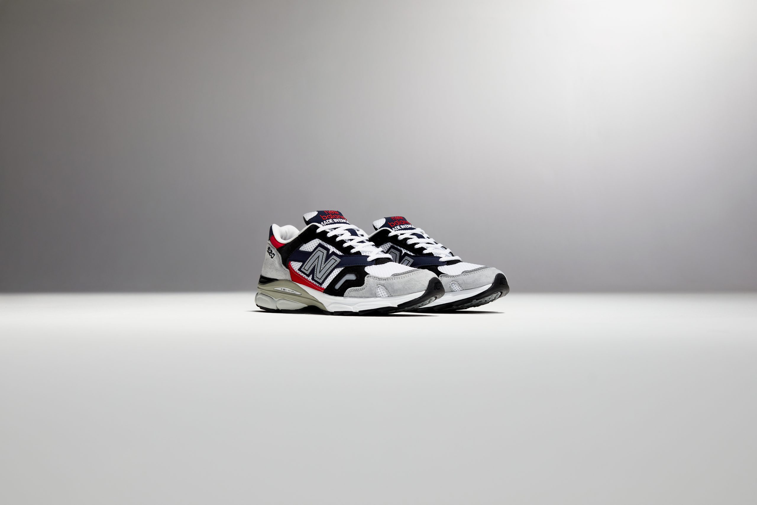 NB公式 - ニュースリリース - ニューバランス Made in U.K.「920」シルバーベースの新色を7月3日（土）より発売 New  Balance【公式通販】